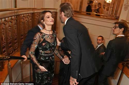 Vợ chồng Beckham quấn quýt bên nhau trên thảm đỏ - 8