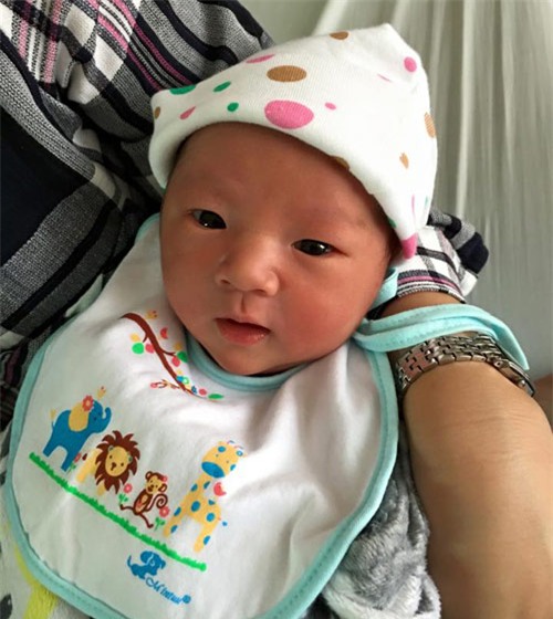 Siêu mẫu Hạ Vy lấy lại vòng eo 65cm sau sinh 8 ngày - 4