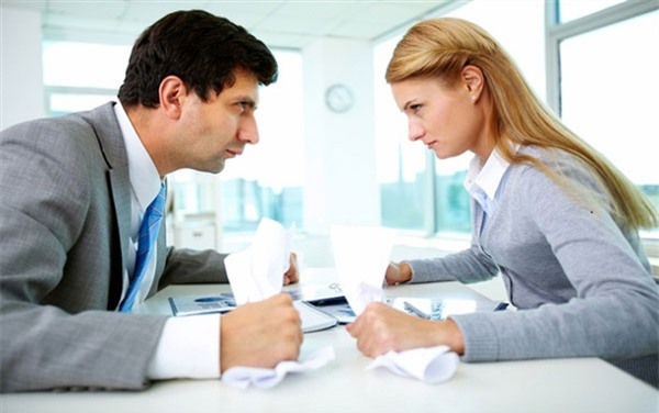 Khi kẻ xu nịnh gặp sếp không ưa nịnh