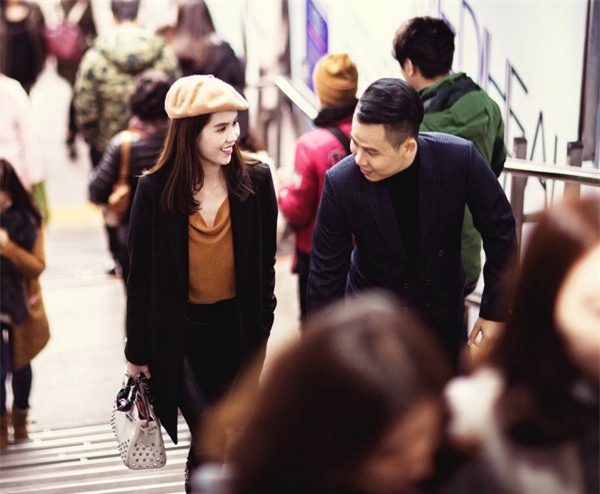 chet-me-voi-ve-dep-cua-ngoc-trinh-khi-di-an-vat-o-han-quoc-blogtamsuvn012