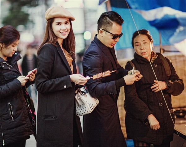 chet-me-voi-ve-dep-cua-ngoc-trinh-khi-di-an-vat-o-han-quoc-blogtamsuvn013