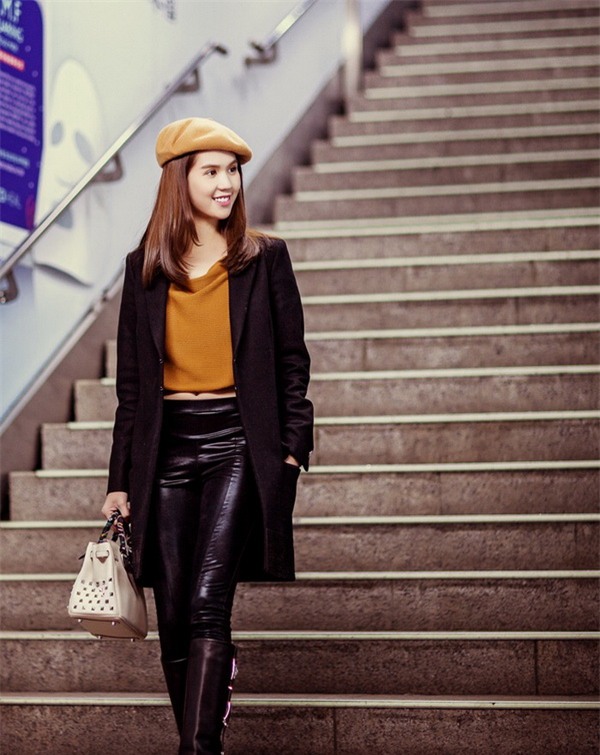 chet-me-voi-ve-dep-cua-ngoc-trinh-khi-di-an-vat-o-han-quoc-blogtamsuvn04