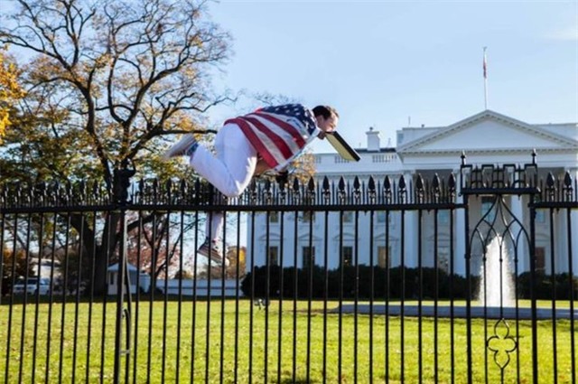 Nhà Trắng lại bị phong tỏa vì người lạ trèo rào