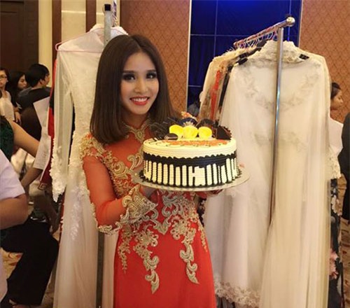 “dung tim” truoc ve dep cua ba xa phan thanh binh hinh anh 13