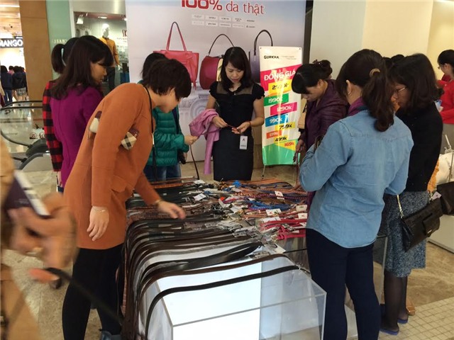 Ngày Back Friday, mua sắm, khuyến mãi, biển người, thời trang, mỹ phẩm, giảm giá, ngày-Black-Friday, trung-tâm-thương-mại, mua-sắm, khuyến-mãi, mỹ-phẩm, thời-trang, giảm-giá