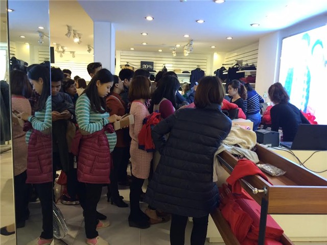 Ngày Back Friday, mua sắm, khuyến mãi, biển người, thời trang, mỹ phẩm, giảm giá, ngày-Black-Friday, trung-tâm-thương-mại, mua-sắm, khuyến-mãi, mỹ-phẩm, thời-trang, giảm-giá