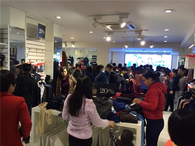 Ngày Back Friday, mua sắm, khuyến mãi, biển người, thời trang, mỹ phẩm, giảm giá, ngày-Black-Friday, trung-tâm-thương-mại, mua-sắm, khuyến-mãi, mỹ-phẩm, thời-trang, giảm-giá