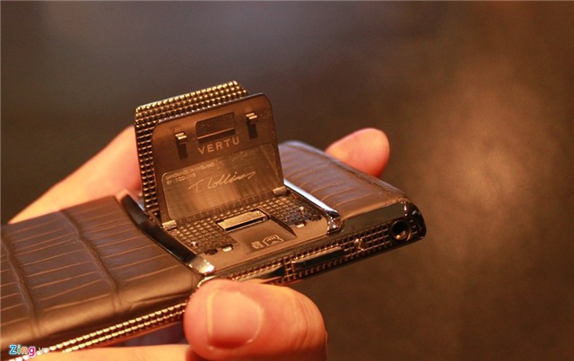 Điện thoại Vertu chạy Android giá 470 triệu đồng ở VN