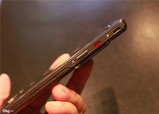 Điện thoại Vertu chạy Android giá 470 triệu đồng ở VN