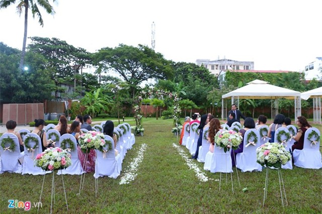 Diễm Hương xin lỗi khách mời đám cưới vì sự cố trời mưa