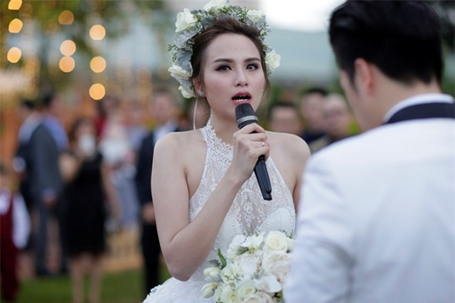 Diễm Hương xin lỗi khách mời đám cưới vì sự cố trời mưa