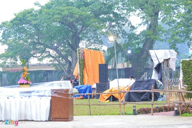 Đám cưới sao Việt gặp sự cố mưa gió, mất điện