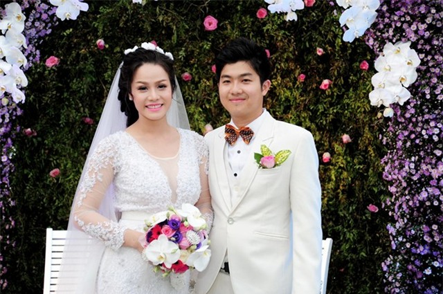 Đám cưới sao Việt gặp sự cố mưa gió, mất điện