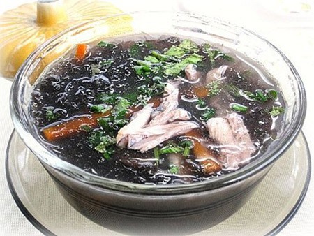 Canh rong biển thịt gà thanh nhiệt