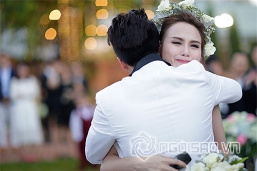 Vì sao bố mẹ ruột không xuất hiện trong đám cưới Diễm Hương 0