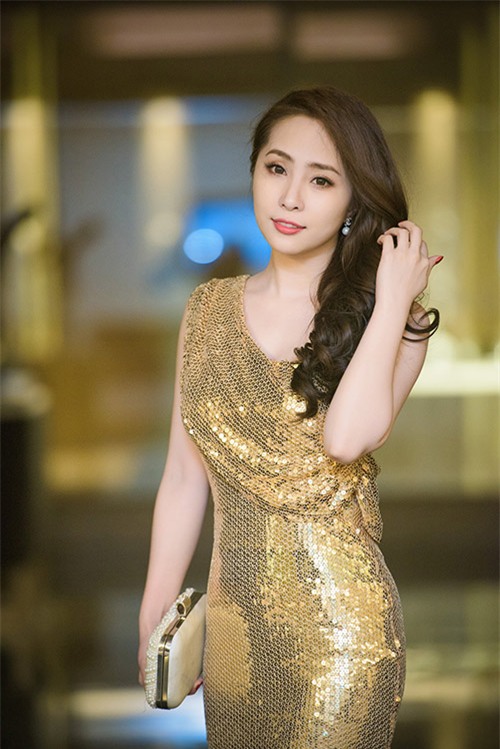 Quỳnh Nga sexy bất chấp thời tiết lạnh giá - 8