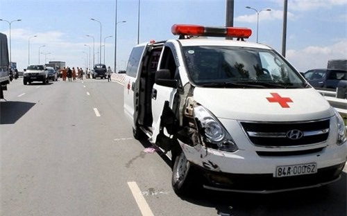 tai nạn, xe cứu thương, hư hỏng, Võ Văn Kiệt