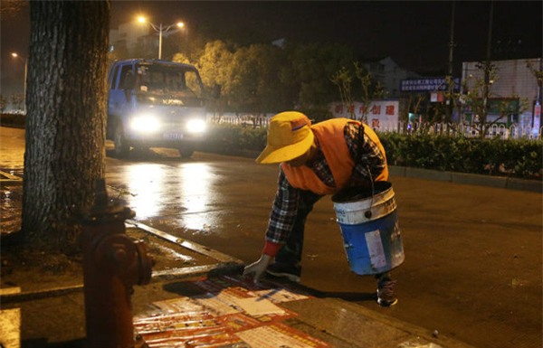 góa phụ cụt tay