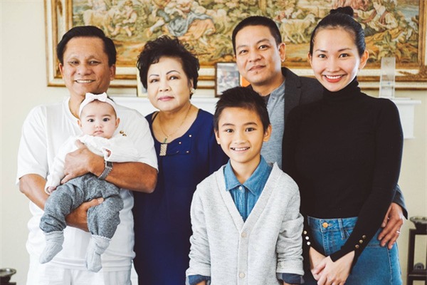 Kim Hiền hạnh phúc khoe quà mẹ chồng tặng