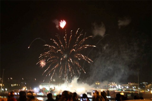 Tham dự lễ hội hoa Đà Lạt cùng ngắm pháo hoa năm mới cho bạn cảm giác tuyệt vời. Ảnh: Phước Bình.
