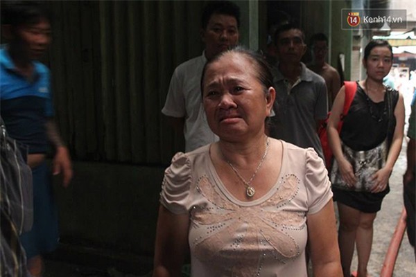 Nước mắt đau đớn ở xóm nghèo Sài Gòn khi nhà cửa bị thiêu rụi hoàn toàn - Ảnh 3.