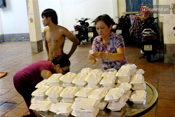 Nước mắt đau đớn ở xóm nghèo Sài Gòn khi nhà cửa bị thiêu rụi hoàn toàn - Ảnh 7.