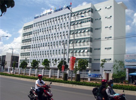 Facebook, nói xấu trường trên Facebook, quán quân Olympia