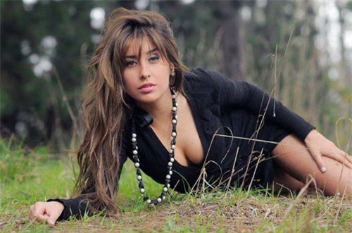 nhan sac ngot ngao cua hoa hau vua bi alexis sanchez 