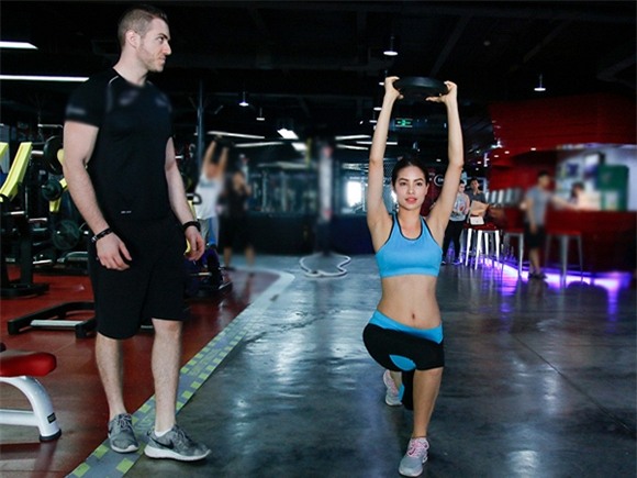 Phạm Hương đi thi Hoa hậu 2