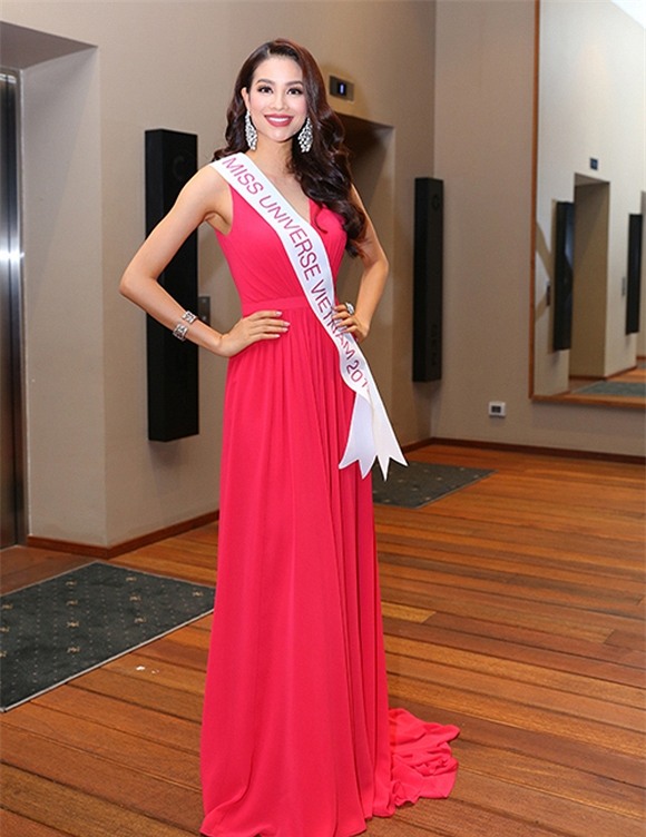 Phạm Hương đi thi Hoa hậu 0