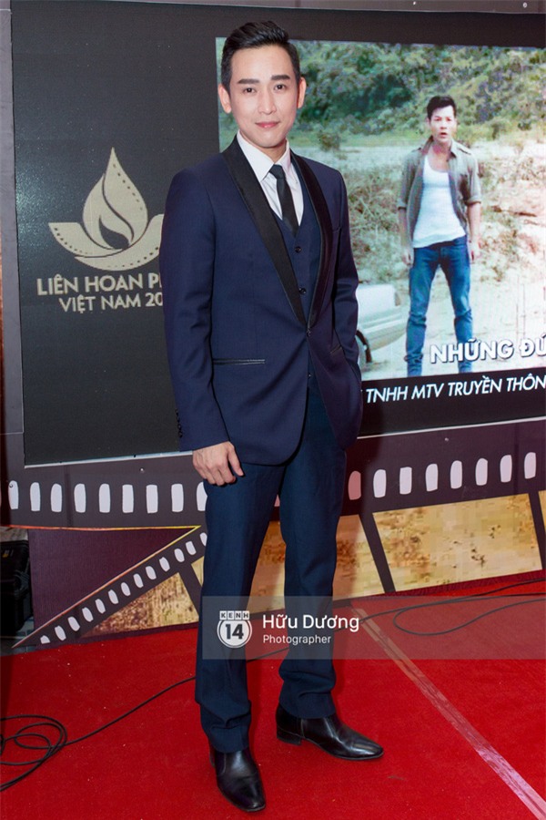 Dàn sao xúng xính váy áo khoe sắc trên thảm đỏ Liên hoan phim Việt Nam - Ảnh 11.