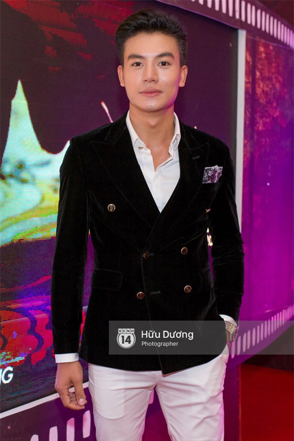 Dàn sao xúng xính váy áo khoe sắc trên thảm đỏ Liên hoan phim Việt Nam - Ảnh 18.