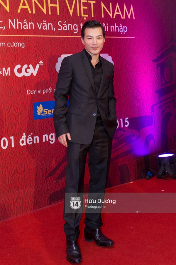 Dàn sao xúng xính váy áo khoe sắc trên thảm đỏ Liên hoan phim Việt Nam - Ảnh 2.