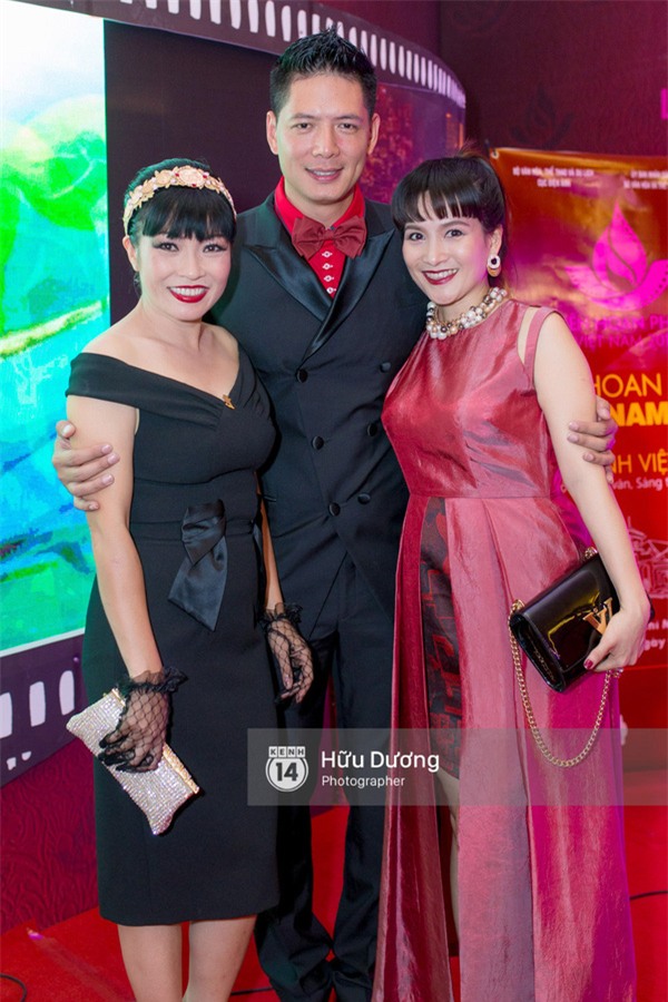 Dàn sao xúng xính váy áo khoe sắc trên thảm đỏ Liên hoan phim Việt Nam - Ảnh 7.