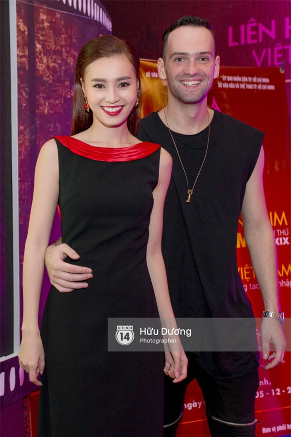 Dàn sao xúng xính váy áo khoe sắc trên thảm đỏ Liên hoan phim Việt Nam - Ảnh 8.