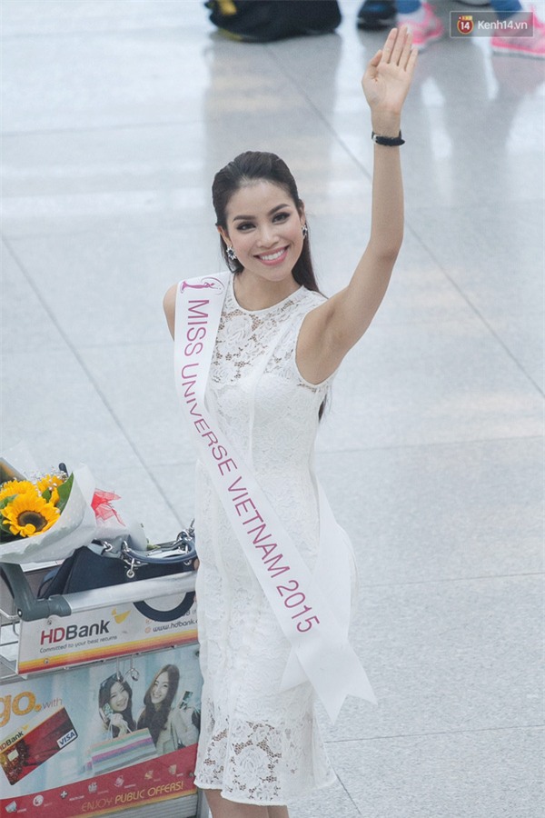 Phạm Hương chào tạm biệt mọi người lần nữa