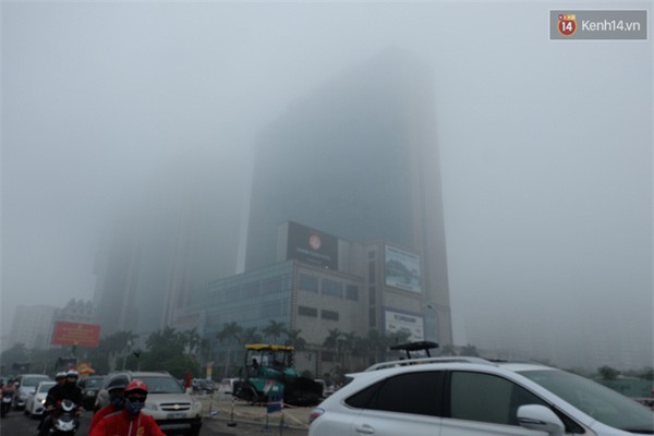 Hà Nội: Sương mù bao phủ tòa nhà cao nhất Việt Nam - Ảnh 12.