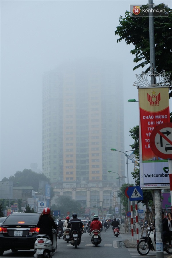 Hà Nội: Sương mù bao phủ tòa nhà cao nhất Việt Nam - Ảnh 4.