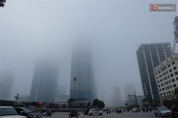Hà Nội: Sương mù bao phủ tòa nhà cao nhất Việt Nam - Ảnh 6.