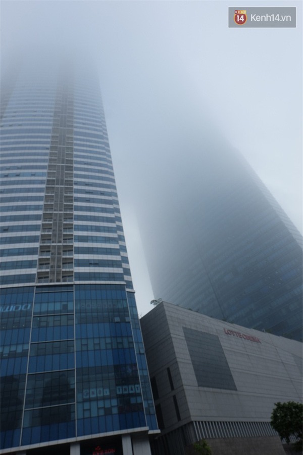 Hà Nội: Sương mù bao phủ tòa nhà cao nhất Việt Nam - Ảnh 7.