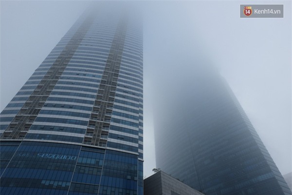Hà Nội: Sương mù bao phủ tòa nhà cao nhất Việt Nam - Ảnh 8.
