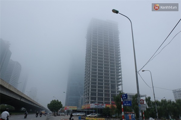 Hà Nội: Sương mù bao phủ tòa nhà cao nhất Việt Nam - Ảnh 9.