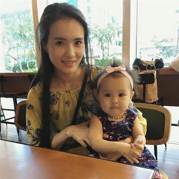 Khánh Chi - Em gái Công Vinh khoe con gái đầu lòng xinh xắn, đáng yêu - Ảnh 3.