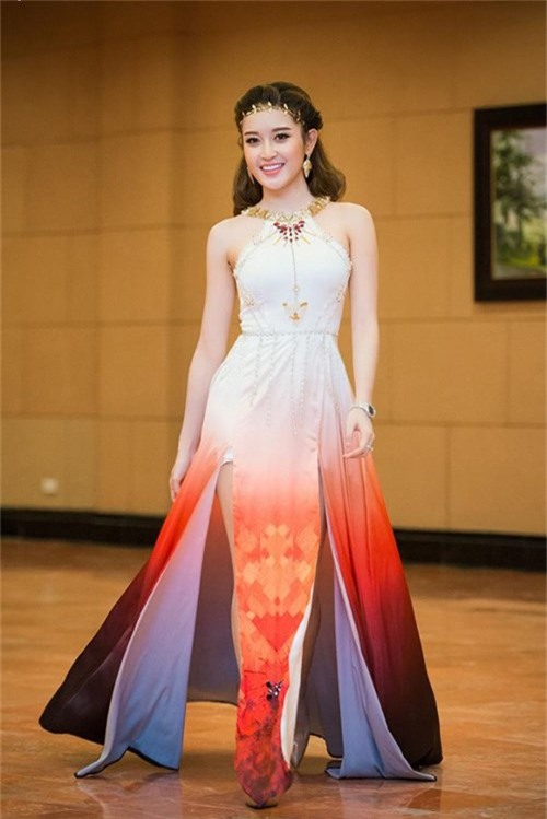 Sao Việt đẹp - xấu với váy xẻ cao - 8