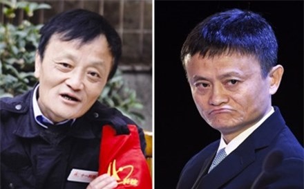 Ông Ke Quanshou (trái, 58 tuổi, sống ở thành phố Thành Đô, tỉnh Tứ Xuyên, Trung Quốc) vốn là một nhân viên bảo vệ bình thường. 