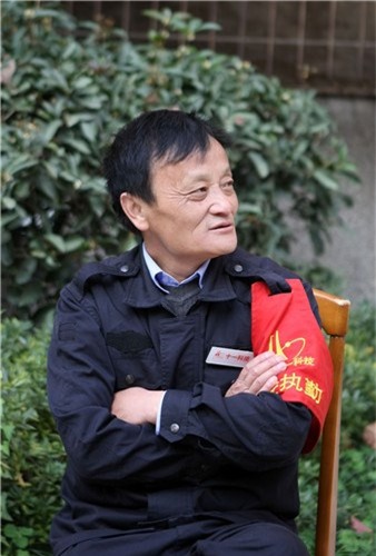 Nhân viên bảo vệ nổi như cồn vì giống tỷ phú Jack Ma - ảnh 1