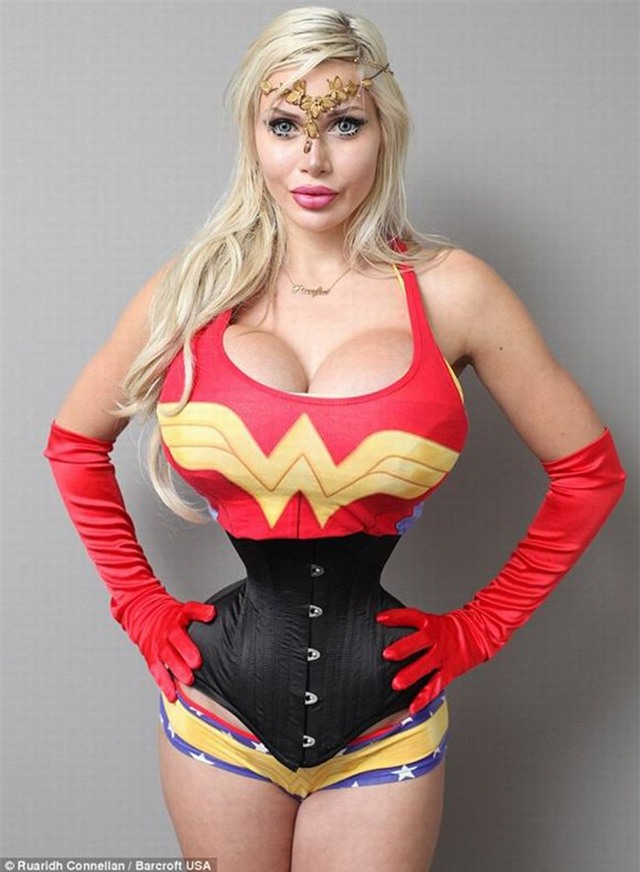 chum anh: co gai chi 2,7 ty de... cat bo xuong suon hinh anh 1