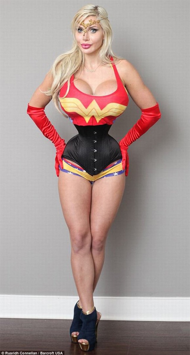 chum anh: co gai chi 2,7 ty de... cat bo xuong suon hinh anh 2