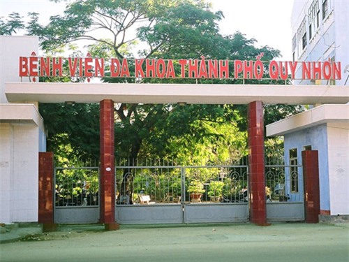 Xót xa nữ sinh lớp 10 sinh con với 