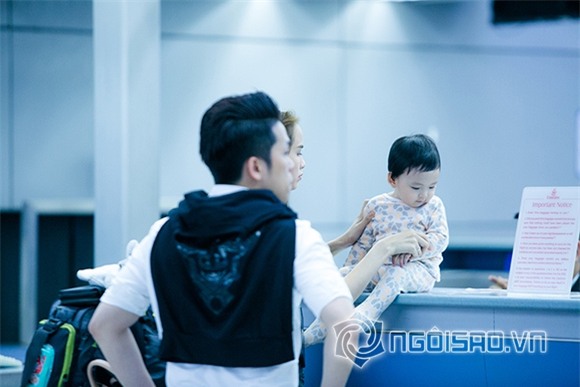 vợ chồng Diễm Hương đi trăng mật ở Pháp cùng con trai. 9